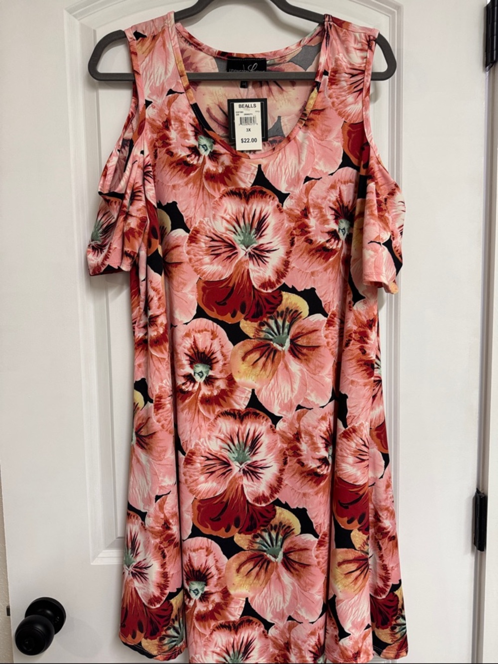 ⭐️Cold-Shoulder Floral Swing Dress - Pink & Black Floral⭐️3/$25